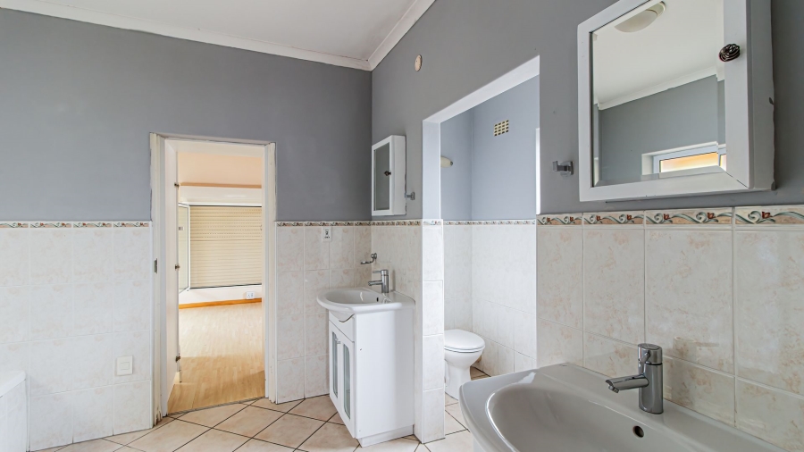5 Bedroom Property for Sale in Myburgh Park Western Cape